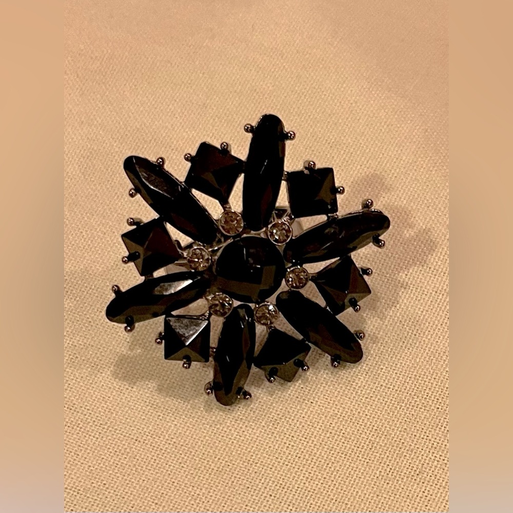 Givenchy Vintage Ring - Picture 14 of 16